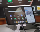 小米 Pad Mini 通过其中一个 USB 3.2 Type-C 端口连接到外部显示器。(图片来源：小米）