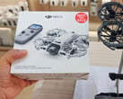 据称是DJI Neo 3的零售包装,与Neo 2无人机并列展示。