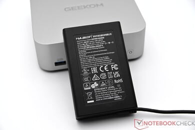 Geekom A8 Max，带电源装置（19 V；6.32 A）