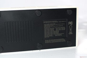Moonbase 底部还列出了额定功率和 USB-C 端口功率组合。