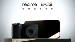 这是官方消息：Realme 和理光 GR 之间的合作已经在为 GT8 Pro 相机做好准备，以与小米 17 Pro 和 OPPO Find X9 Pro 竞争。(图片来源：理光/Realme）