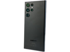 三星Galaxy S22 Ultra保留了Galaxy Note手机的S笔。(来源:Notebookcheck)