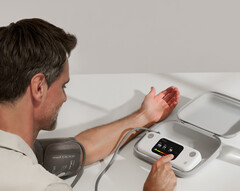 Withings BPM Vision 智能血压计现已上市，还提供心电图功能。(图片来源：Withings）