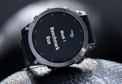 Garmin 承诺已通过 Fenix 7 系列及其同类产品（如 Epix 2）的 17.20 测试版解决了电池耗尽问题。(图片来源：Garmin）