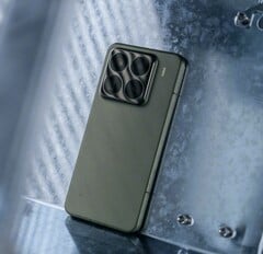 小米 15S Pro 的外观预计将与小米 15 Pro 如出一辙。图：小米 15 Pro（图片来源：李琦）