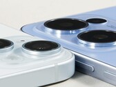 iPhone 15 旁边的 "Reno13"。(图片来源：数字聊天站通过微博发布）