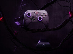 与普通的 8BitDo Ultimate 2 相比，《Honkai：Star Rail - Evernight》版本采用了浅紫色外观。(图片来源：8BitDo）