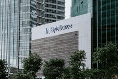 新加坡办公楼上的 ByteDance 徽标（图片来源：Claudio Schwarz - Unsplash）