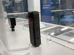 即将推出的 Insta360 X5 360 度动作相机再次泄露了消息，证实其设计有所改变，麦克风也有所更新。