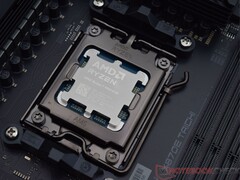 AMD Ryzen X3D 处理器安装在 AM5 主板插座上（图片来源：Notebookcheck）