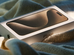 Apple iPhone 19 Pro 和 Pro Max 终于摆脱了 &quot;动态岛 &quot;设计。(图片来源：欧阳宇恒 - Unsplash）