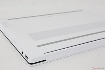 与 EliteBook 系列相似的平滑、均匀的边缘和边角