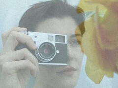 富士 X half 数码相机采用 1 英寸传感器,机身小巧。(图片来源:富士胶片)