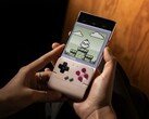 GameSir Pocket 1 Vertical 为智能手机增添了 Game Boy 风格的控制功能。(图片来源:GameSir)