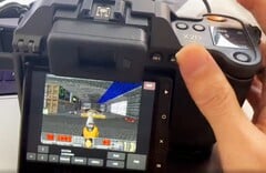 得益于固件修改,Hasselblad X2D 现在也能玩 Doom 了。