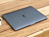 Apple 据传即将推出首款采用 iPhone 芯片组的 MacBook