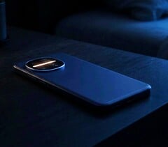 夏普 Aquos R11 的摄像头模组内置了一条 RGB LED 灯带。