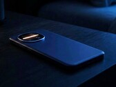 夏普 Aquos R11 的摄像头模组内置了一条 RGB LED 灯带。