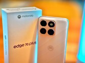 与 Edge 70 相比，Motorola Edge 70 Plus 实际上价格更低，配置也略有精简。