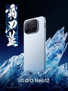 采用 Frost Blade Blue Black 配色的 iQOO