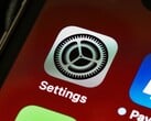 iPhone 屏幕上“设置”应用图标的特写