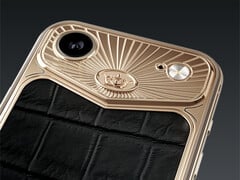 Airline Zenith 是 Caviar 最新定制 iPhone Air 机型中最昂贵的一款，售价近 4 万美元。(图片来源：Caviar）