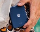 摩托罗拉 Razr 60 采用了新的颜色。不过，与前代产品相比，其他方面变化不大。(图片来源：摩托罗拉）