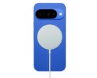 Pixel 10（如图）无需磁性保护套即可进行磁性无线充电。(图片来源：Evan Blass）