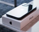 Apple 无需拆开 iPhone 包装即可安装更新。(图片：Dennis Cortés）