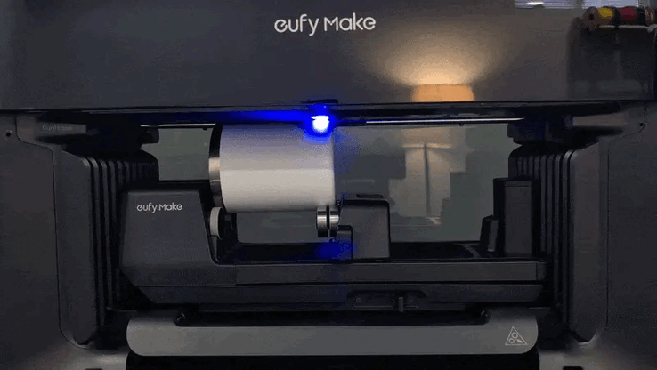 eufyMake E1 印刷在带手柄的马克杯上。