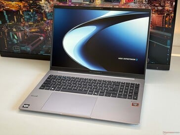 ExpertBook PM5 G2 配备了一块优质的 IPS 面板。