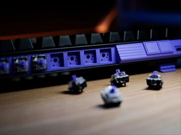 内置储藏室，可存放九个磁性开关。