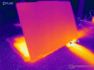 沿后部和左侧边缘排气