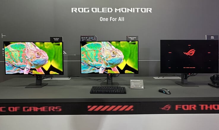 Computex 2025 上展出的 ROG Strix OLED XG32UCWG 和 XG32UCWMG。(图片来源：TFTCentral）