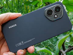 Honor 400（如图）于今年 6 月发布，但有消息称其后续机型将于今年晚些时候推出。(图片来源：Notebookcheck）