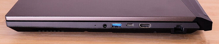 组合耳机端口、USB-A 3.2 Gen 1、USB-C 3.2 Gen 1（带 DisplayPort）、HDMI 2.1（4K/120 Hz、8K/60 Hz）、RJ 45（GBit/s LAN、10/100/1000