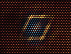 加入半成的锂后,Cu-Ta 系统中的球状沉淀会变成稳定的立方体结构(如图)。(图片来源:SciTechDaily)