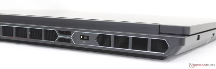 后部：HDMI 2.1、交流适配器