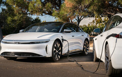 Lucid 通过 OTA 更新为其 Air 电动汽车引入双向电动汽车充电功能。(图片来源：Lucid）