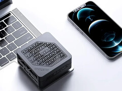 EM780 在欧洲配备 Ryzen 7 7840U、32 GB 内存和两种固态硬盘选择。(图片来源:MINISFORUM)