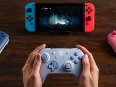 8BitDo Ultimate 2C Bluetooth 尺寸为 147 x 103 x 61 毫米，重 225 克（图片来源：8BitDo）