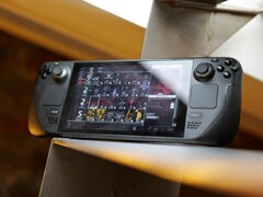 坐在桌子上的蒸汽甲板（图片来源：Petar via Unsplash；已裁剪）