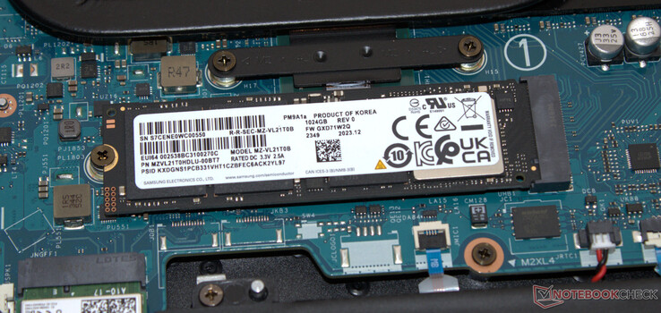 PCIe 4 固态硬盘用作系统硬盘。