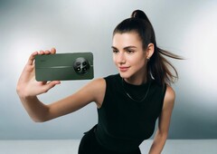 Realme 12 采用现代设计，配备圆形摄像头模块。(图片：Realme）