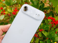 预计iPhone Air 2将弥补其前代机型(如图所示)的不足。