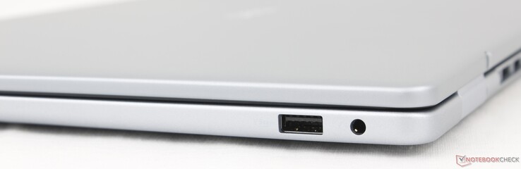 右侧USB-A 3.2 Gen. 1、3.5 毫米耳机