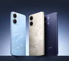 iQoo Z11i 提供沙漠金、墨影黑和浅蓝色三种配色选择
