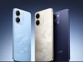 iQoo Z11i 提供沙漠金、墨影黑和浅蓝色三种配色选择 