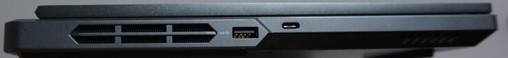 左侧端口USB-A (5 Gbit/s)、USB-C (10 Gbit/s, DP)
