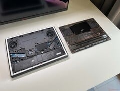 笔记本电脑和底板